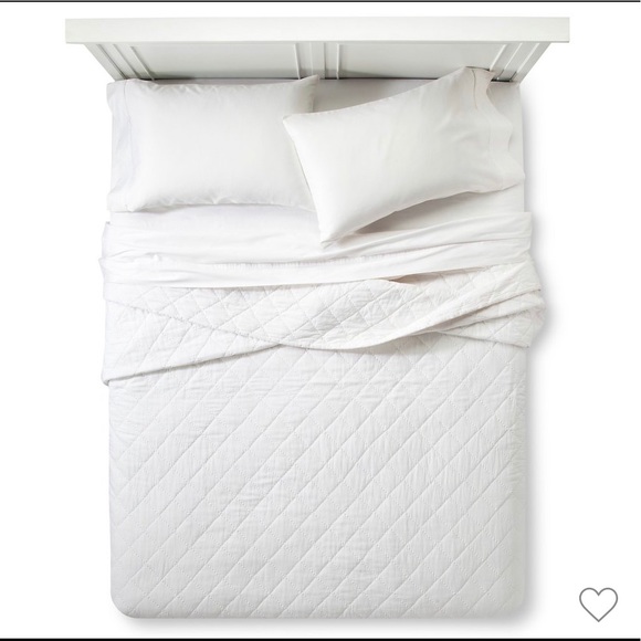 NWT Simply Shabby Chic Crochet Trim Linen Quilt - Picture 3 of 6